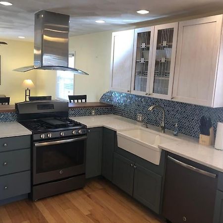 Entire Apartment Close To Downtown - 2 Queen Beds Springfield Exteriör bild
